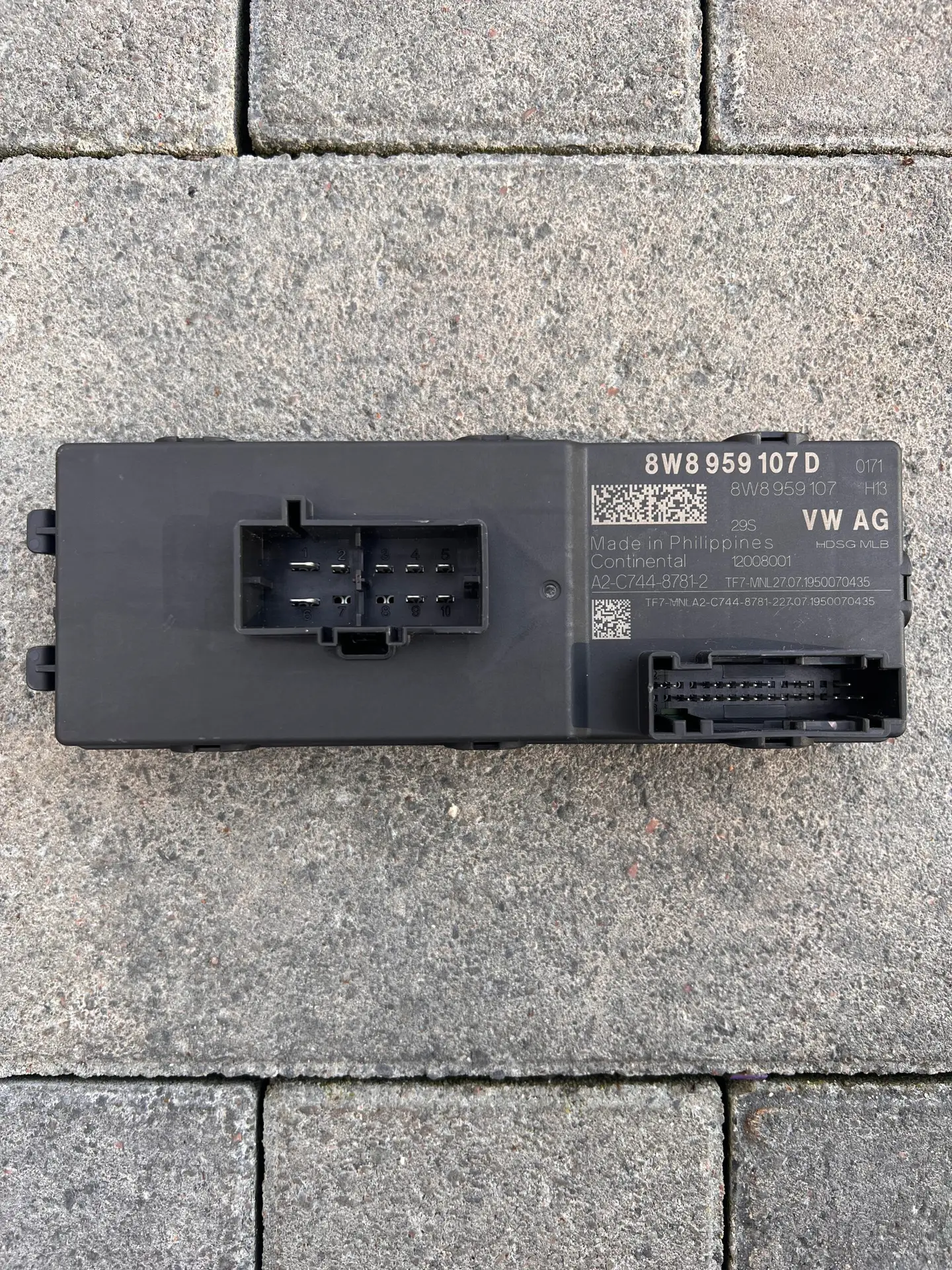 Модуль керування (ЕБУ) відкриття кришки багажника 8W8959107