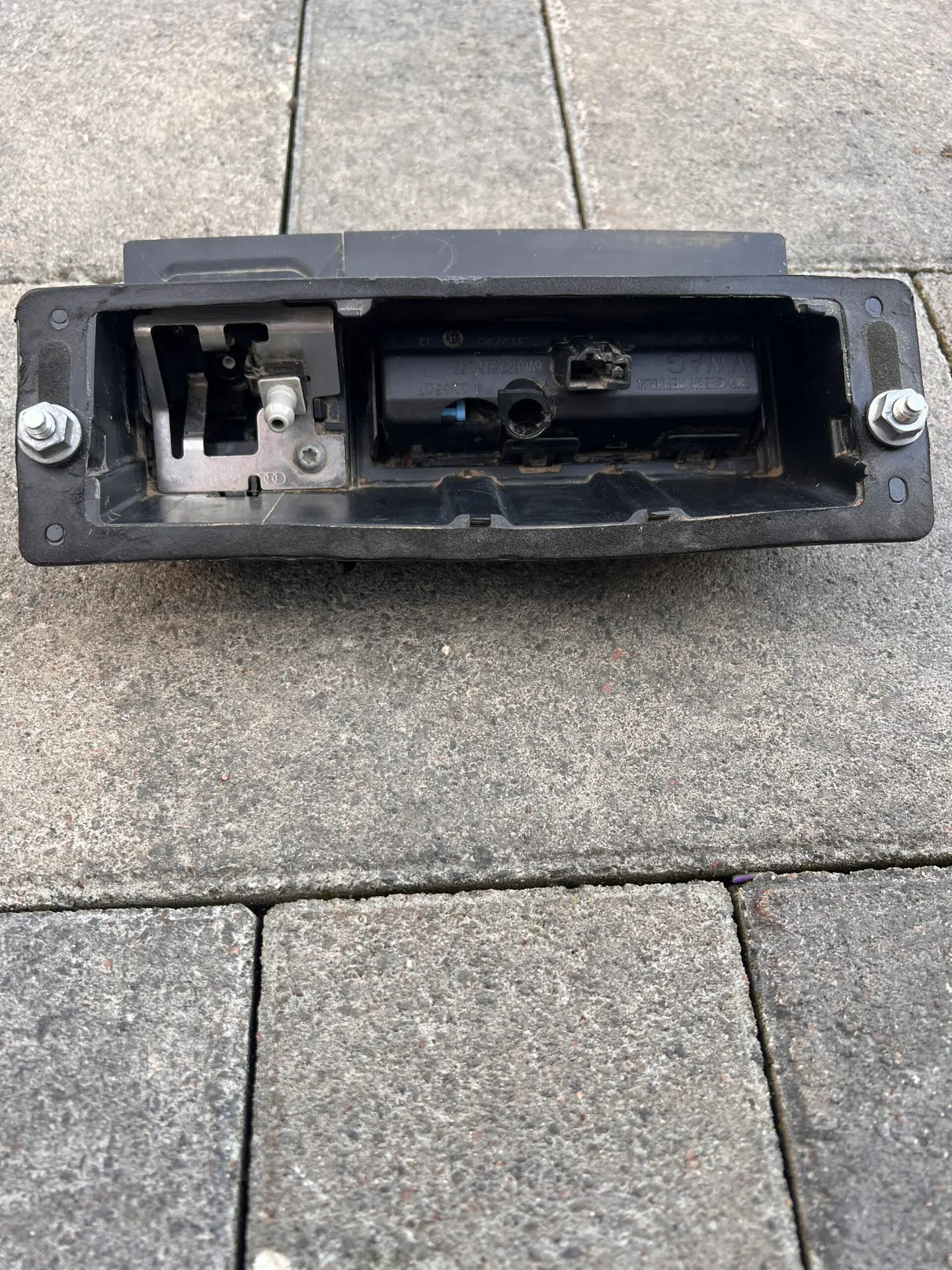 Камера в зборі з електричною ручкою задньої кришки багажника 4K8980553A - Зображення 3