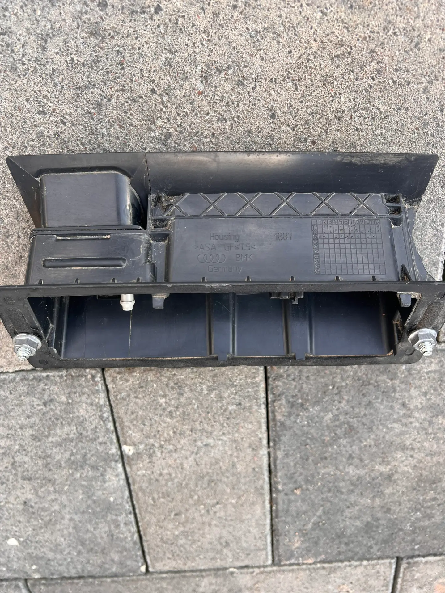 Камера в зборі з електричною ручкою задньої кришки багажника 4K8980553A - Зображення 2