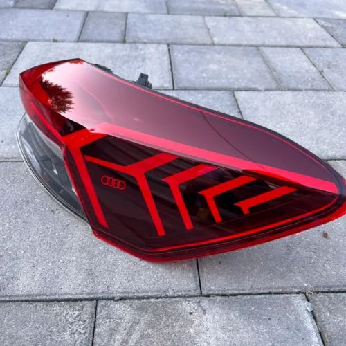 Задня права світлодіодна фара (LED tail light) 89A945070