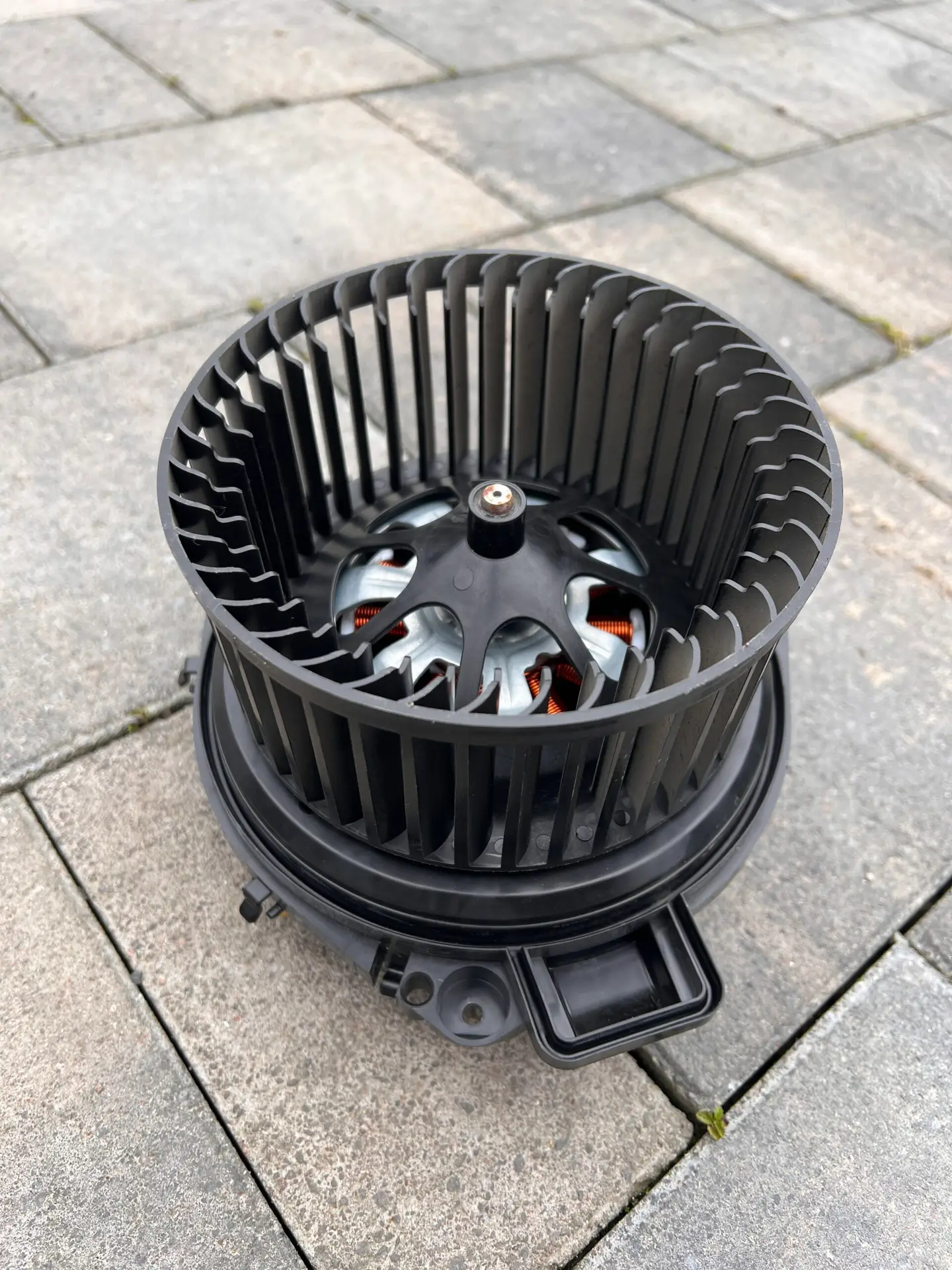 Електродвигун вентилятора (HVAC blower motor assembly) 1EA820021A