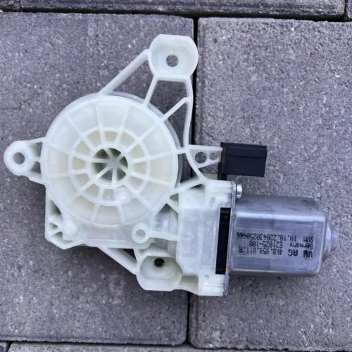 Електродвигун механізму склопідйомника для передньої лівої двері 4K0959811A