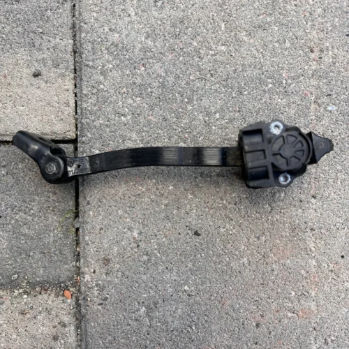 Механізм обмеження відкриття як лівих, так і правих передніх дверей 11A837249A