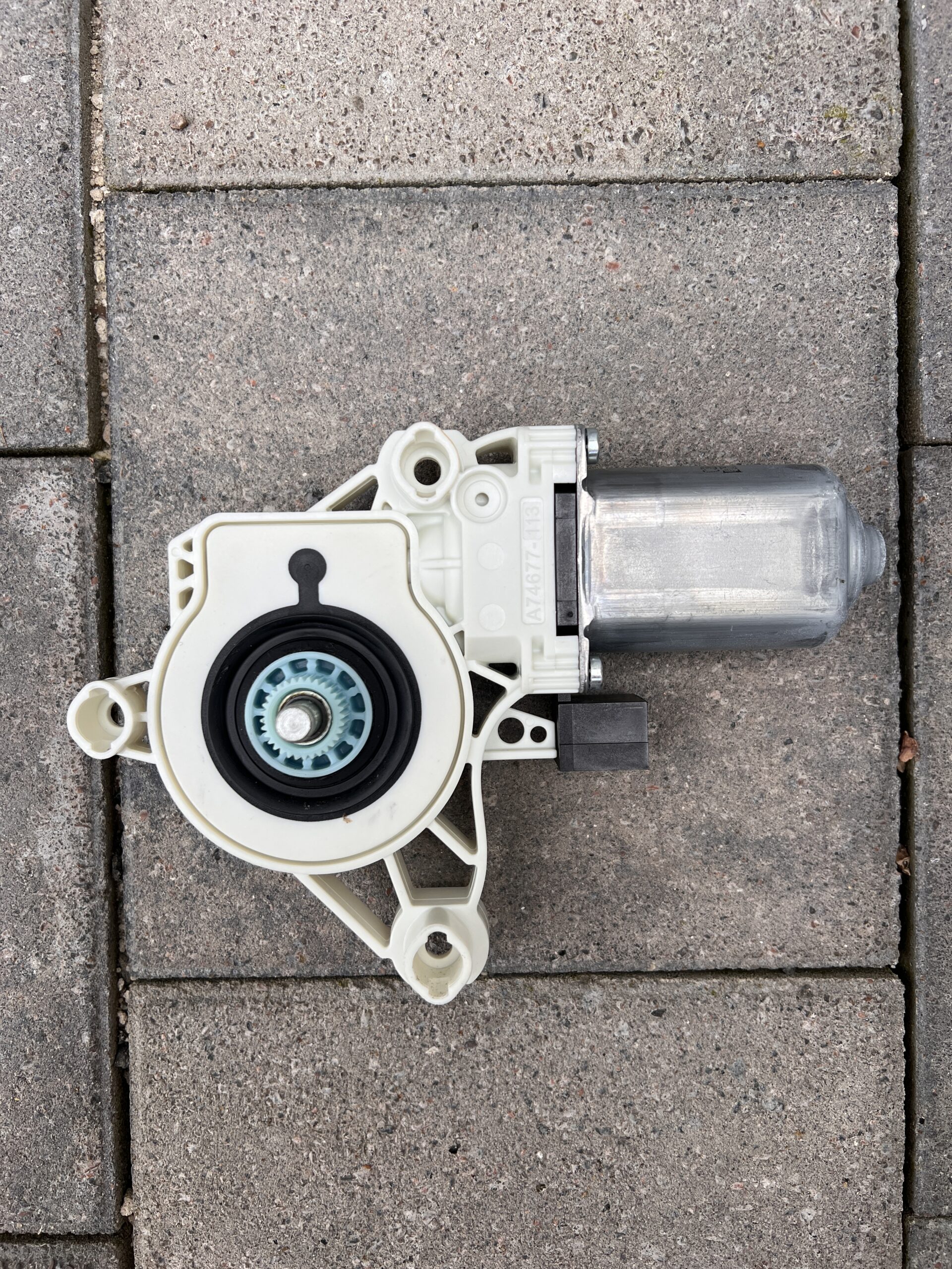 Моторчик склопідіймача передніх лівих дверей 4K0959801