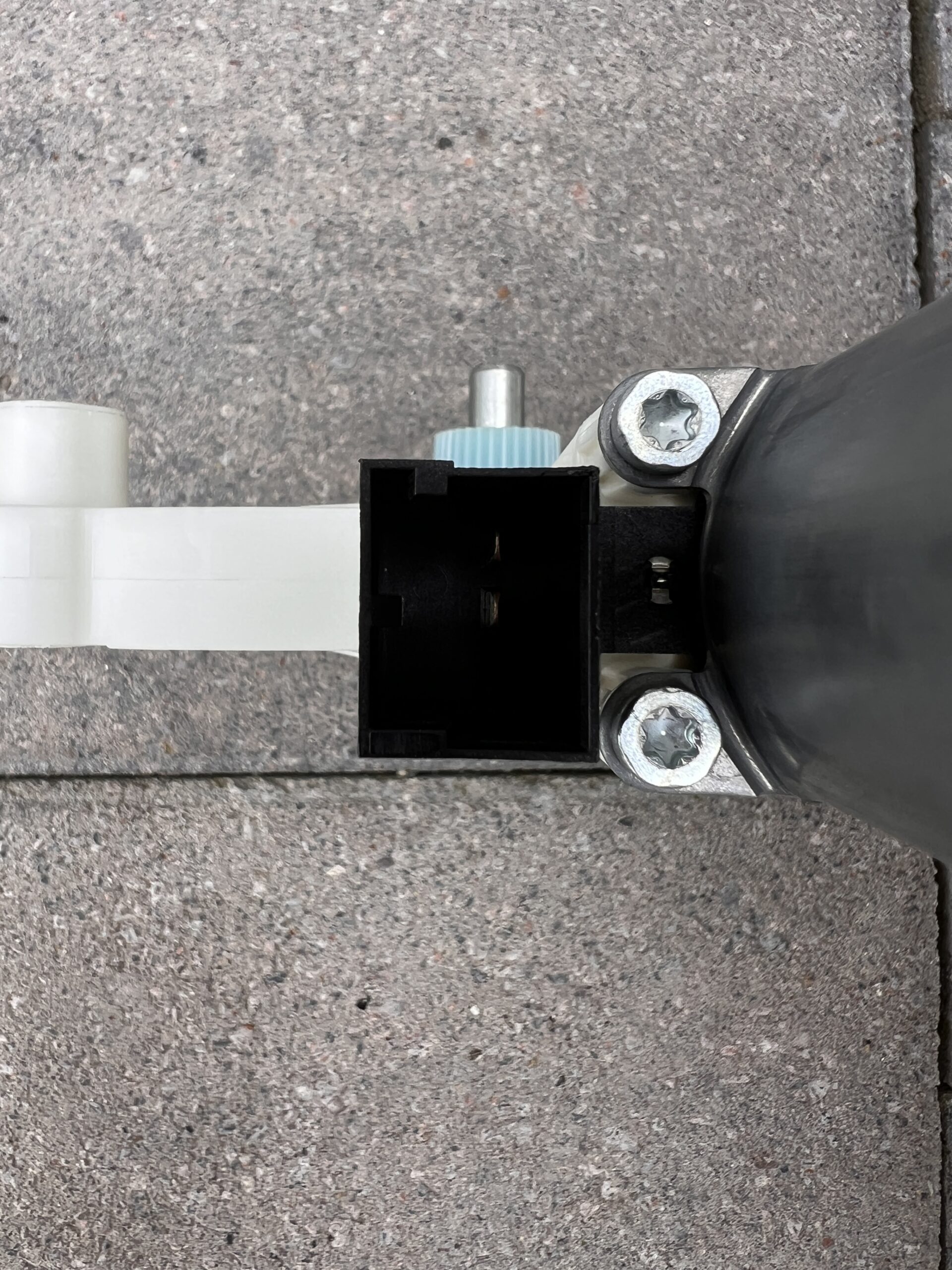 Моторчик склопідіймача передніх лівих дверей 4K0959801 - Зображення 2