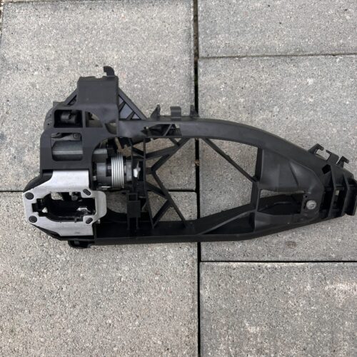 Усилювач зовнішньої ручки дверей (ліва передня) 4KL837811