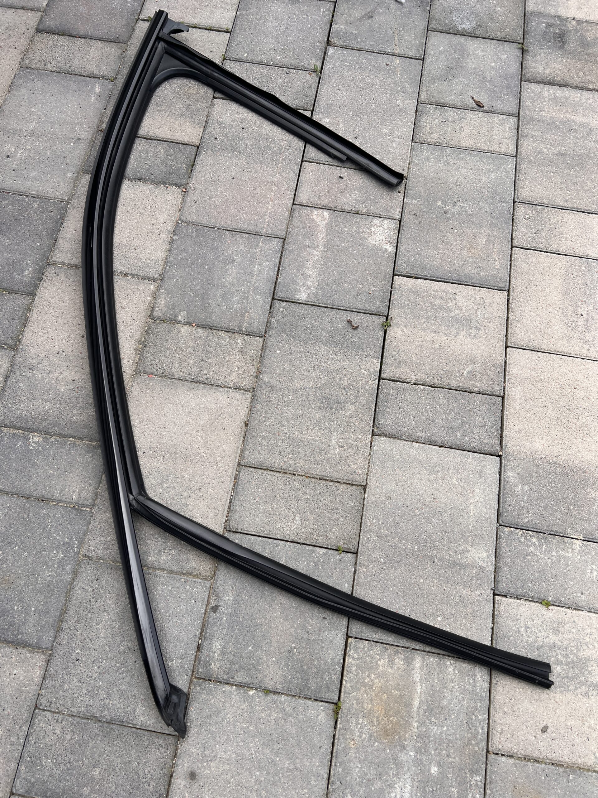 Віконний канал‑ущільнювач (Передня ліва) 4KE837431B - Зображення 4