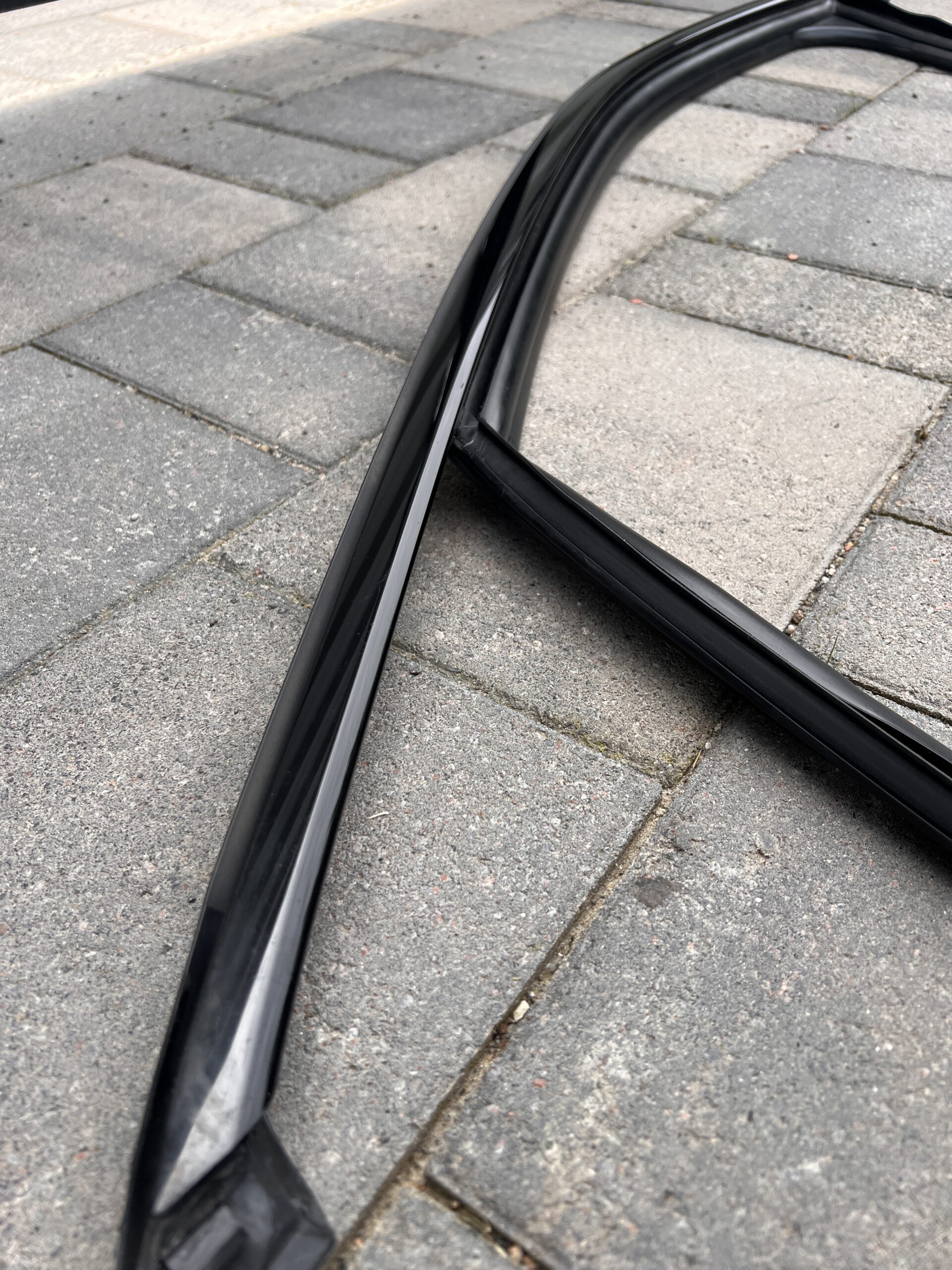 Віконний канал‑ущільнювач (Передня ліва) 4KE837431B - Зображення 3