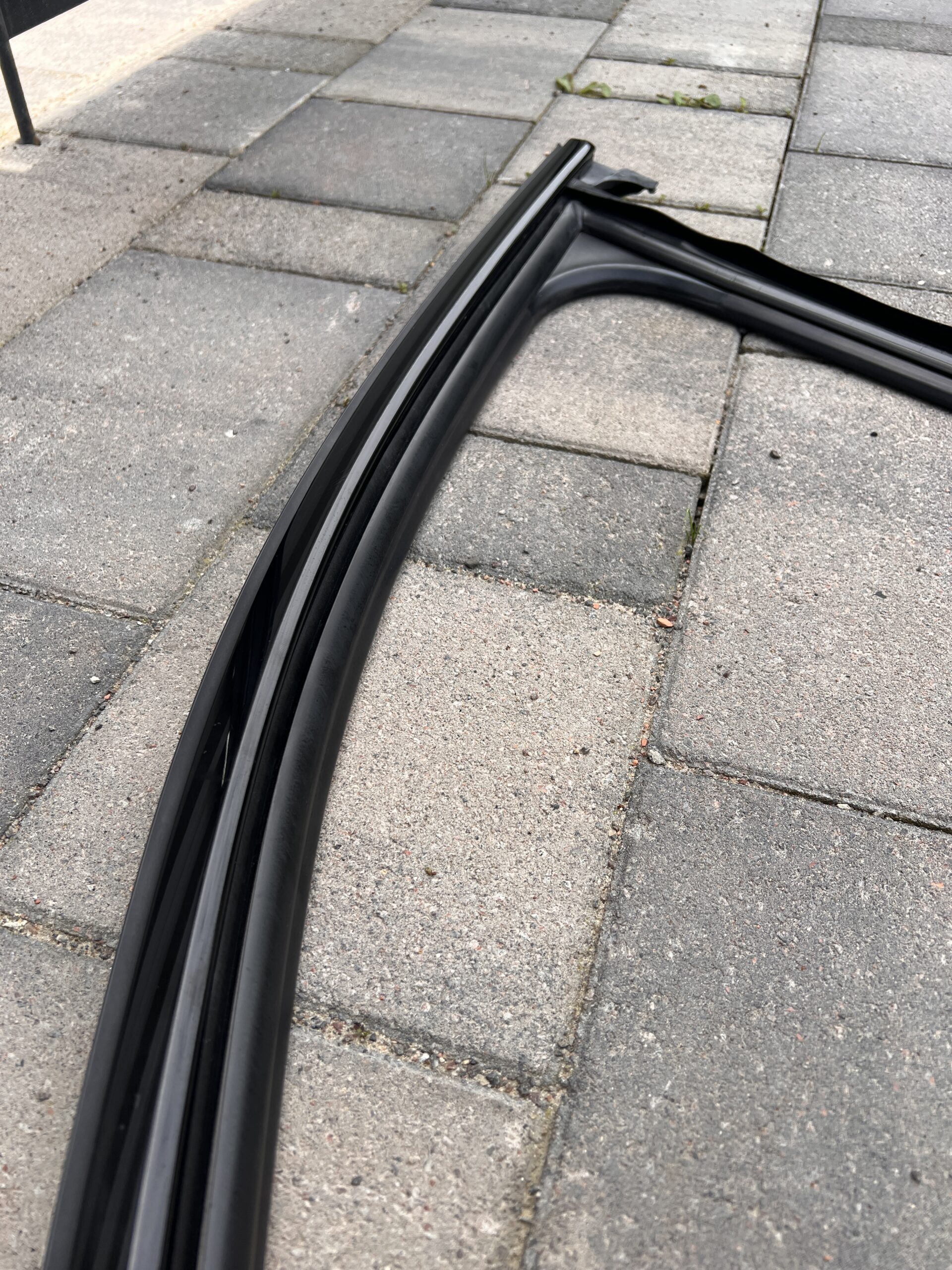 Віконний канал‑ущільнювач (Передня ліва) 4KE837431B - Зображення 2