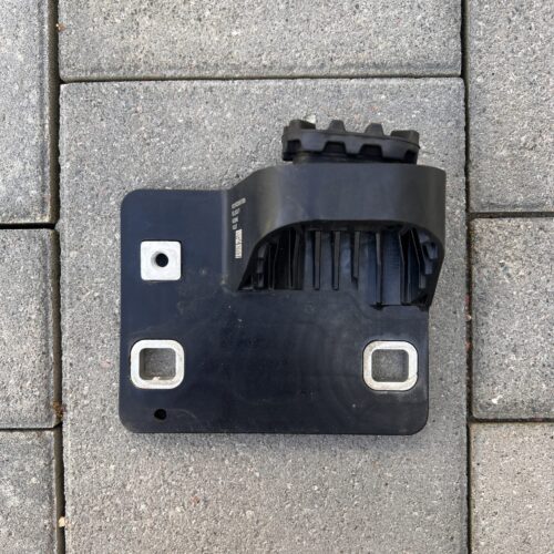 Кронштейн (подушка) радіатора 1EA121367F