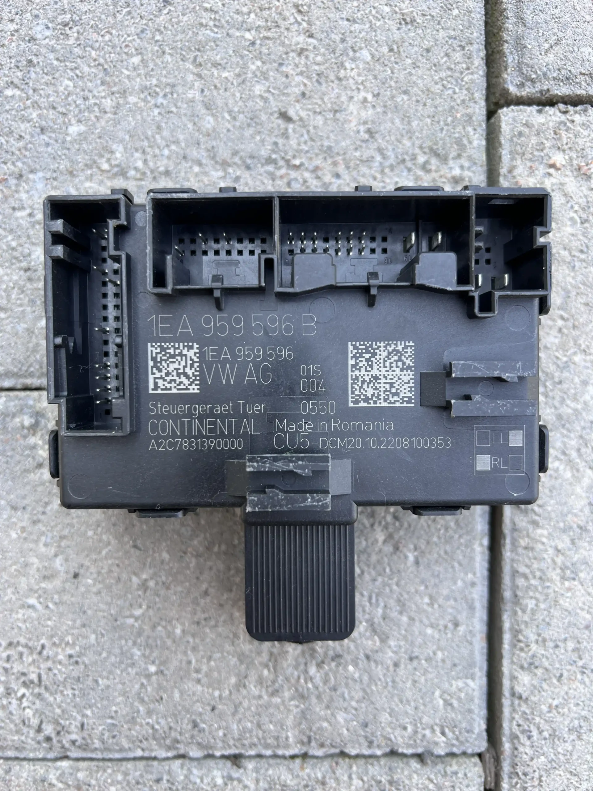 Блок керування задніми правими дверима 1EA959596