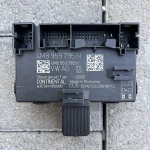 Блок керування задніми правими дверима 4M8959795N