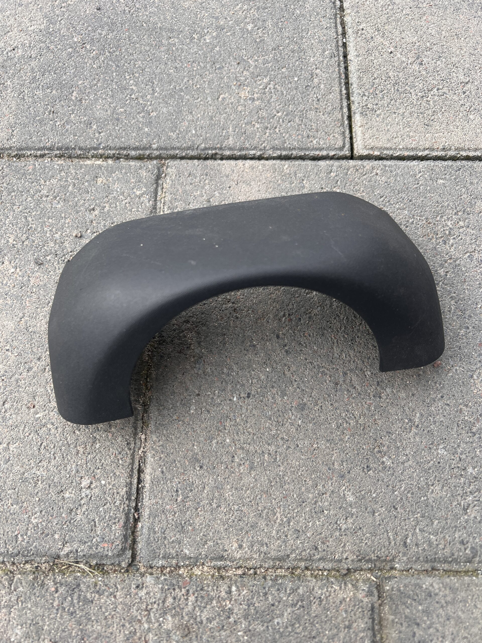 Верхня накладка (Upper Column Cover або Upper Shroud) кермової колонки 10A858517