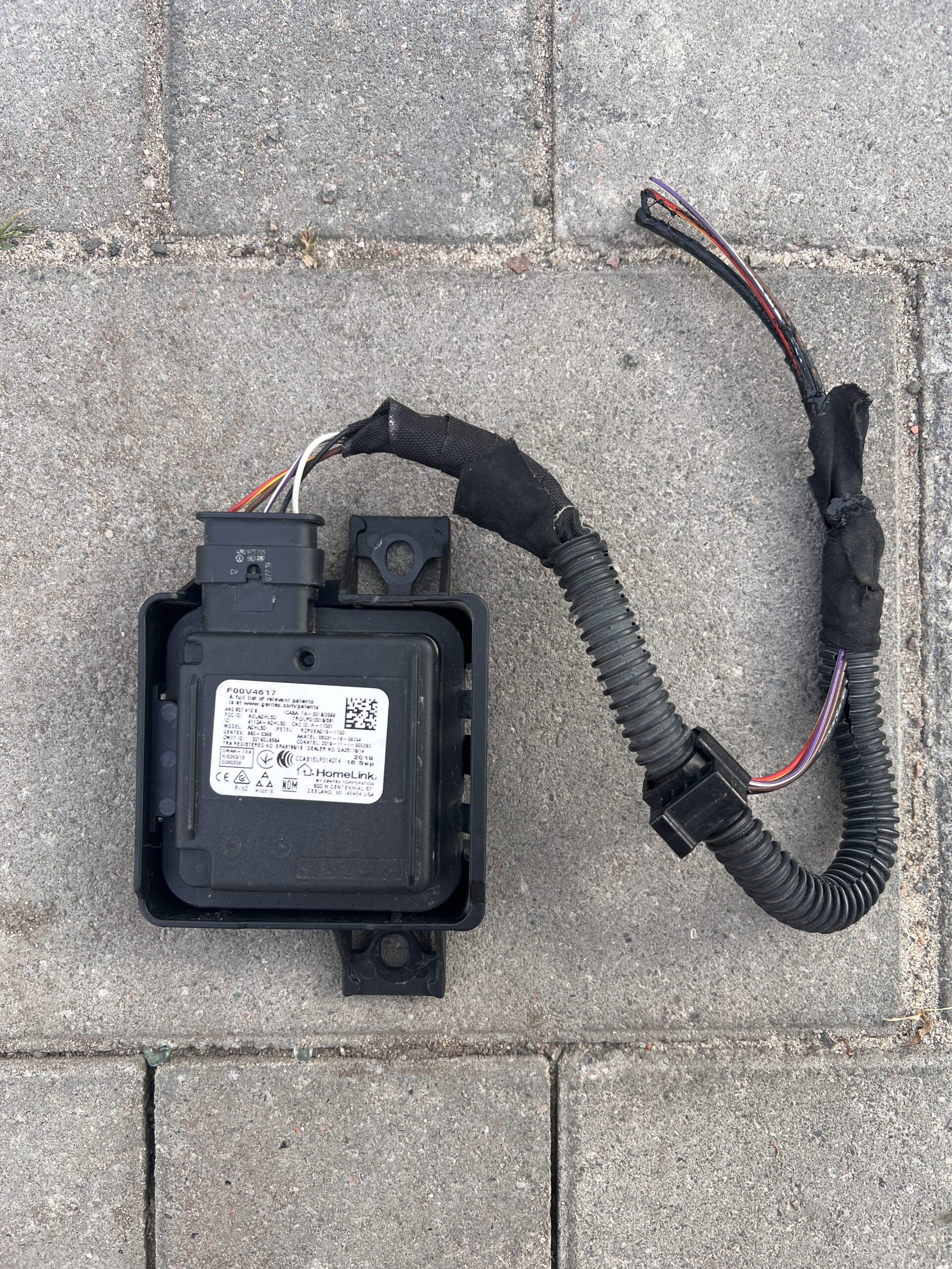 Блок відкривання гаражних воріт (Garage Door Opener / HomeLink Control Module) 4N0907410B