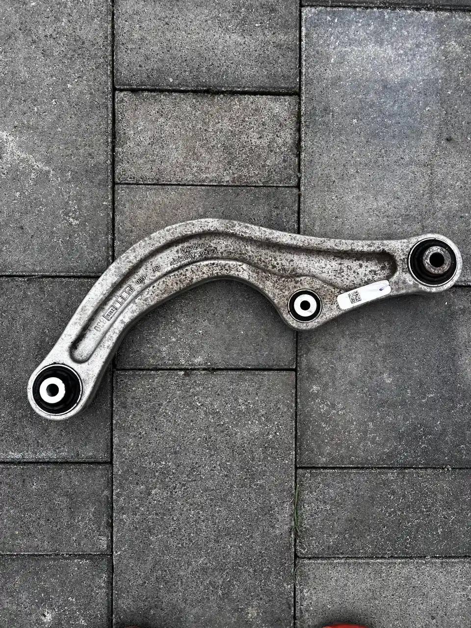 Верхній ричаг задньої підвіски 1ED505361